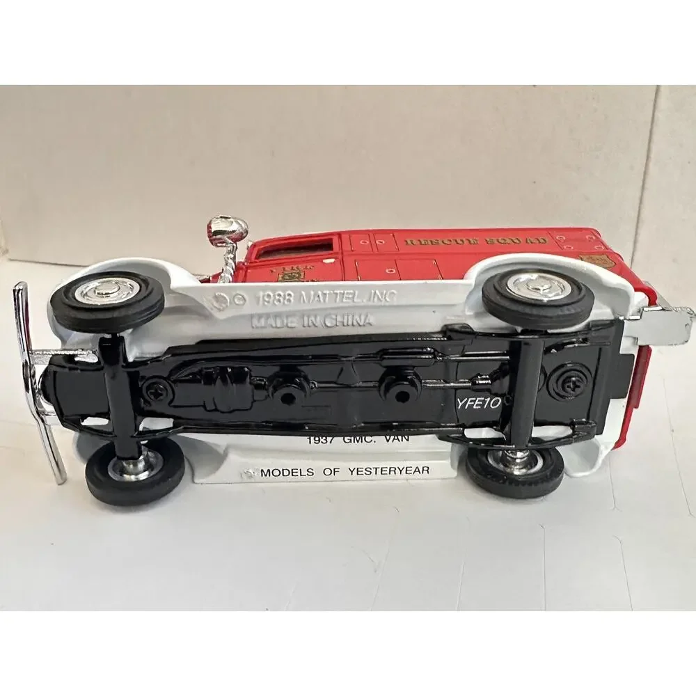 A19 Matchbox Models of Yesteryear Fire Engine Series 1937 GMC Rescue Squad New